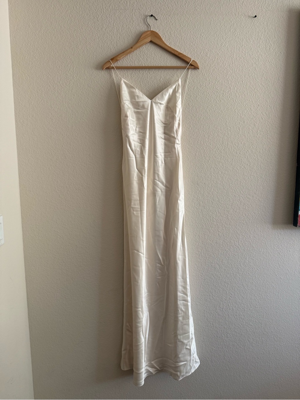 Elegant Ivory Backless Slip Dress with Button Detail - Picture 5 of 10